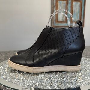 a new day Black Perforated Wedges 7.5